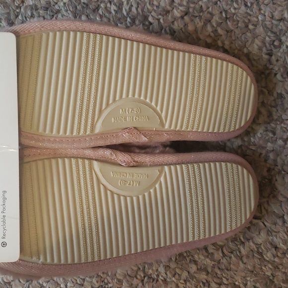Anna & Ava Pale Mauve Quilted Faux Fur Slippers. Size, Medium 7-8 - Picture 4 of 6